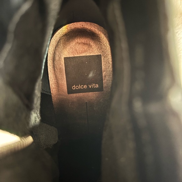 Size 7.5 Dolce Vita Black Textured Ankle Booties - Picture 8 of 8